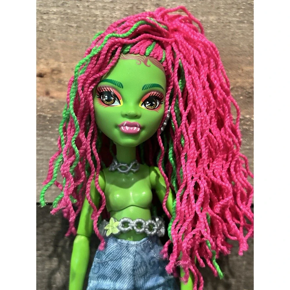 Monster High G3 Venus McFlytrap Core Fashion Doll‎ Gen 3